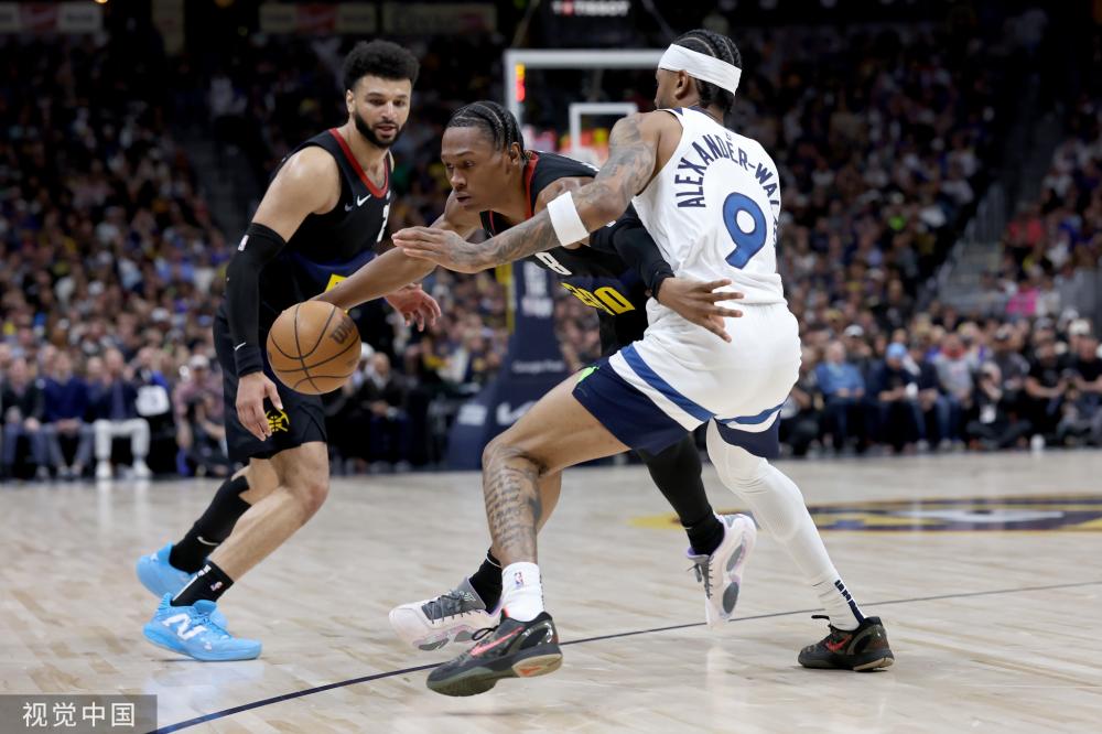 以其卓越的 以其卓越的